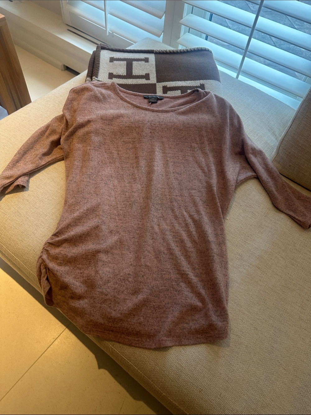 Suzy Shier Scoop-Neck Long Sleeve Sweater in Dusty Mauve